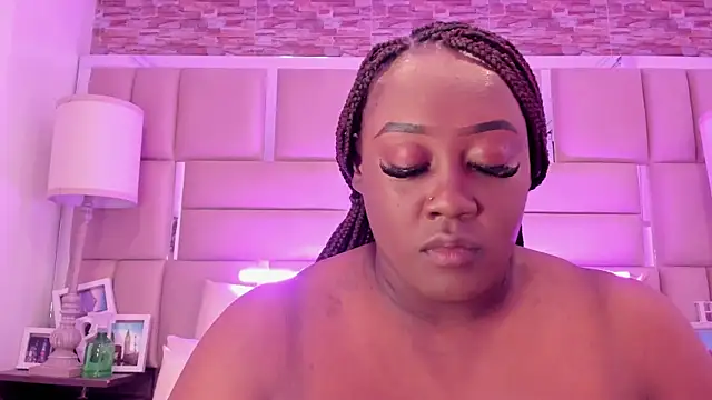 Snapshot of ShaniaBrownn chatting on May 6, 2026, 7:40 pm ShaniaBrownn online show from May 6, 2026, 7:40 pm