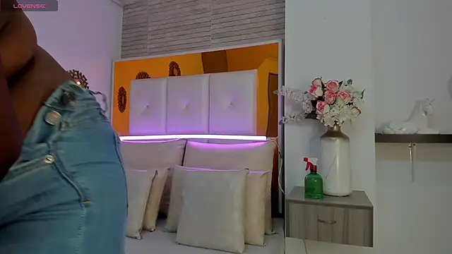 Snapshot of ShaniaBrownn chatting on March 13, 2025, 7:50 pm ShaniaBrownn online show from March 13, 2025, 7:50 pm