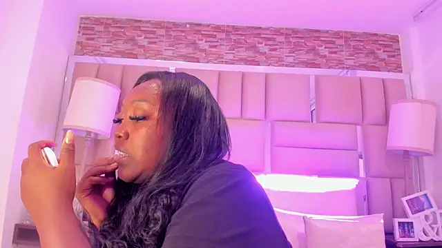 Snapshot of ShaniaBrownn chatting on November 20, 2025, 7:36 pm ShaniaBrownn online show from November 20, 2025, 7:36 pm