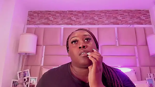 ShaniaBrownn online show from April 14, 2026, 7:52 pm