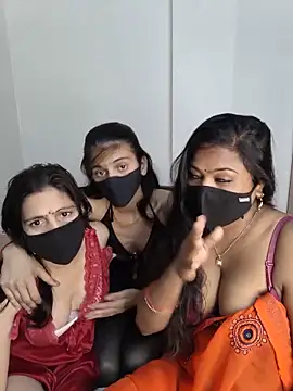 Snapshot of cutee__crazy chatting on May 31, 2026, 12:55 pm cutee crazy online show from May 31, 2026, 12:55 pm