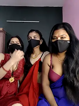 Snapshot of cutee__crazy chatting on May 4, 2026, 2:31 pm cutee crazy online show from May 4, 2026, 2:31 pm