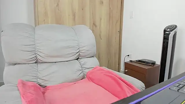 xspecialoomx online show from March 31, 2026, 1:13 pm