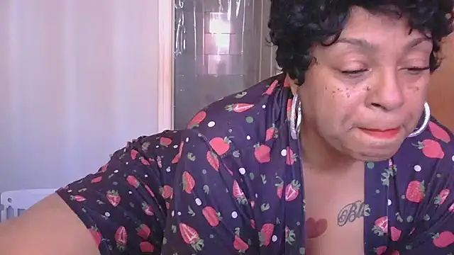 MSweetLindaParks online show from December 3, 2025, 7:02 pm