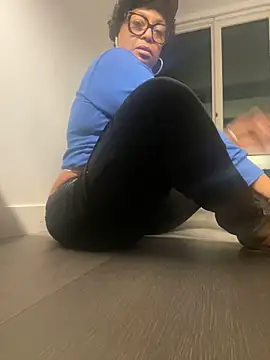 MSweetLindaParks online show from March 27, 2026, 12:08 am