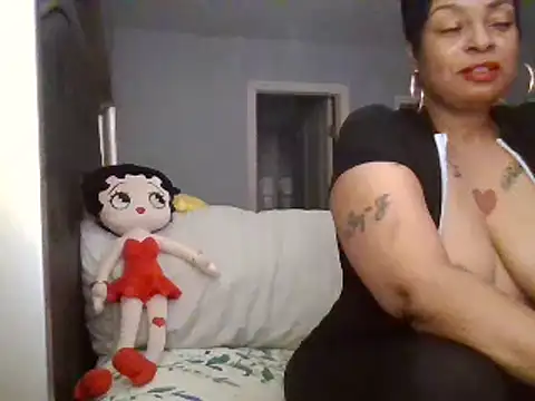 MSweetLindaParks online show from March 8, 2025, 10:56 pm