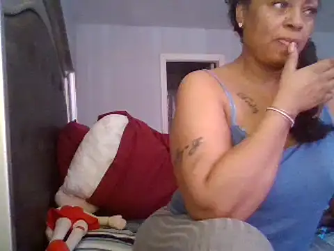 MSweetLindaParks online show from March 3, 2025, 6:35 pm