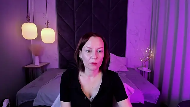 Snapshot of NikaGentle chatting on October 19, 2025, 5:32 am NikaGentle online show from October 19, 2025, 5:32 am