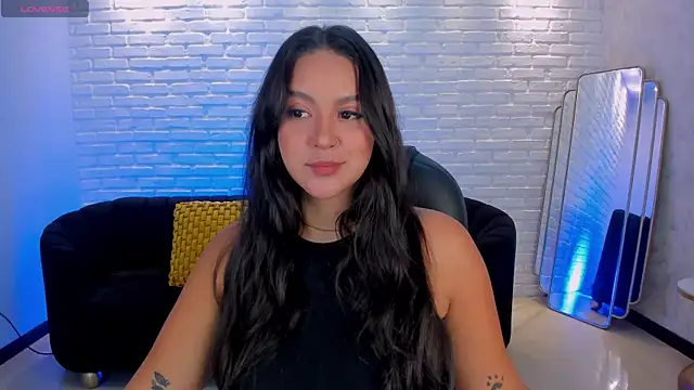 ToriCrossX online show from March 4, 2025, 1:17 pm