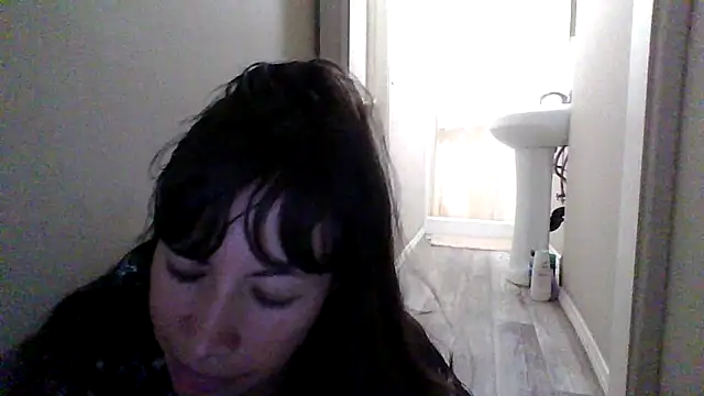 petitedoll29 online show from December 3, 2025, 9:47 pm