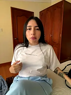 isabella jade online show from October 6, 2025, 1:23 pm