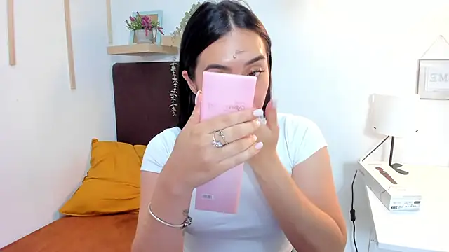 isabella jade online show from March 15, 2025, 6:43 pm