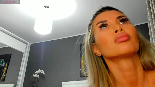 Snapshot of Emma_D_ chatting on February 12, 2025, 6:51 pm Emma D online show from February 12, 2025, 6:51 pm