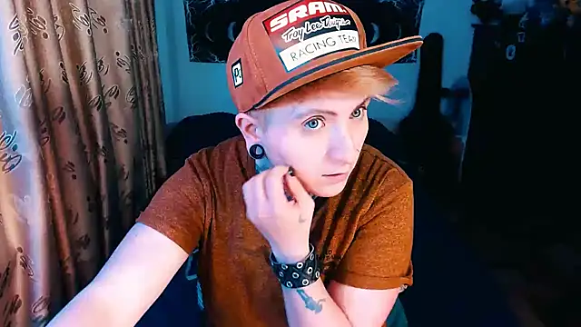 Marieblueeyes online show from October 31, 2025, 9:28 am