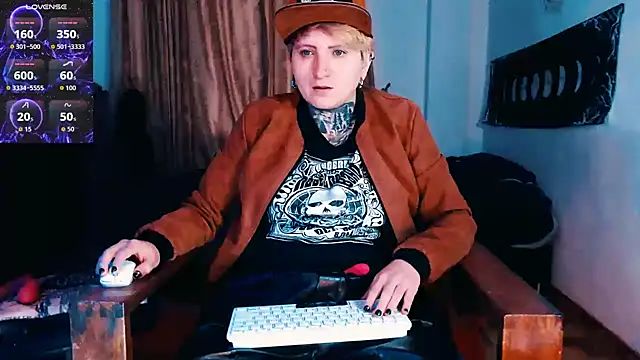 Marieblueeyes online show from November 29, 2025, 8:42 pm