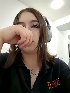 Snapshot of Yammy_Yumi chatting on October 31, 2025, 4:09 am Yammy Yumi online show from October 31, 2025, 4:09 am