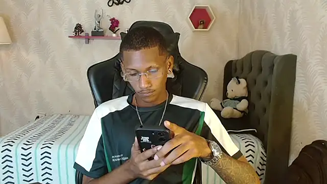 ManSant online show from October 4, 2025, 3:57 pm