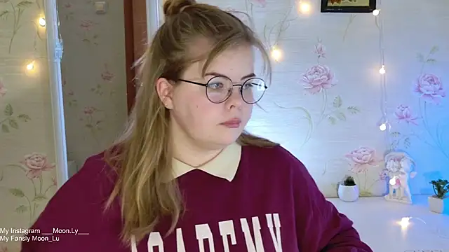 sinnamon  online show from October 31, 2025, 4:03 pm