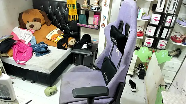 allsson queen online show from October 28, 2025, 8:19 pm