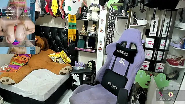 allsson queen online show from October 21, 2025, 3:28 am