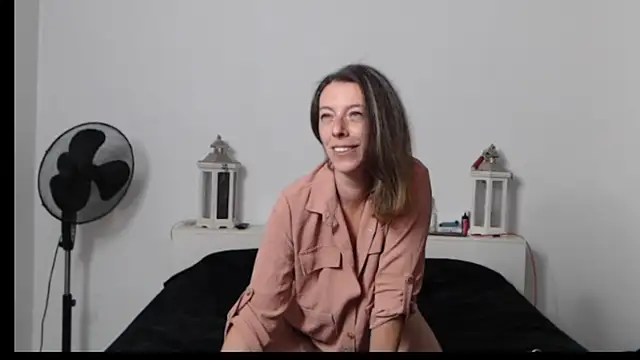 Oriane Jackson online show from November 16, 2025, 5:06 pm