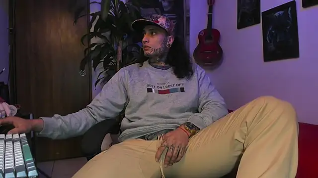 Snapshot of Ryuk_it chatting on October 10, 2025, 1:34 pm Ryuk it online show from October 10, 2025, 1:34 pm