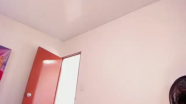 Snapshot of xLatinahotx chatting on December 19, 2024, 2:57 pm xLatinahotx online show from December 19, 2024, 2:57 pm