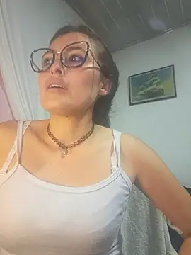 Alexandrasaenz online show from September 14, 2025, 12:22 am