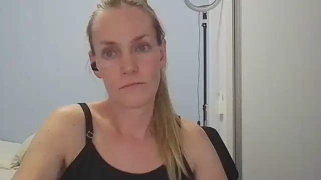 Annylove1 online show from February 18, 2026, 12:19 am