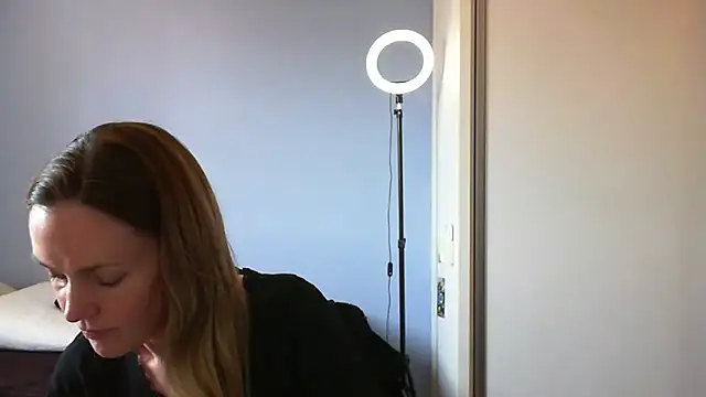 Annylove1 online show from November 12, 2025, 3:38 pm