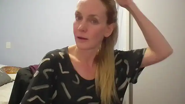 Annylove1 online show from April 3, 2026, 12:17 am