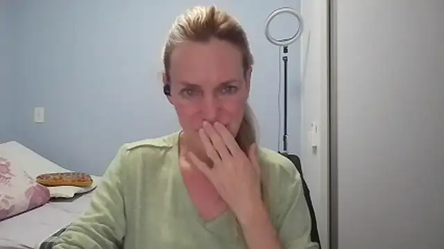 Snapshot of Annylove1 chatting on April 22, 2026, 12:17 am Annylove1 online show from April 22, 2026, 12:17 am