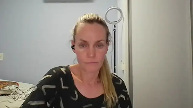 Annylove1 online show from February 13, 2026, 12:10 am