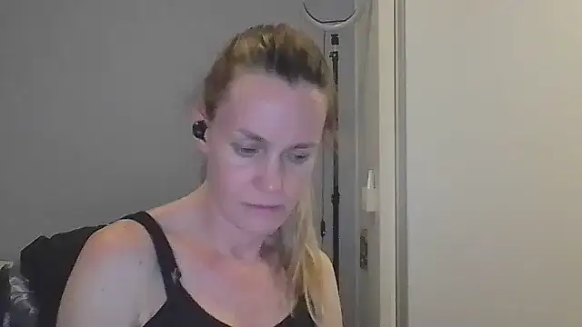 Annylove1 online show from December 5, 2025, 12:21 am