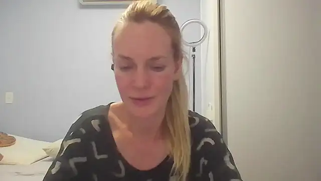 Snapshot of Annylove1 chatting on May 10, 2026, 12:14 am Annylove1 online show from May 10, 2026, 12:14 am