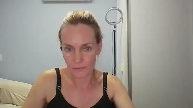 Annylove1 online show from February 20, 2026, 12:18 am