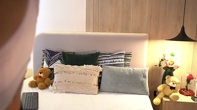 KalaBeckett  online show from April 15, 2026, 7:58 pm