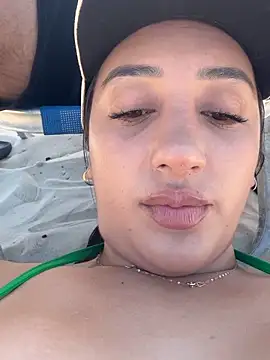 Snapshot of Hannahoff chatting on October 6, 2025, 5:02 pm Hannahoff online show from October 6, 2025, 5:02 pm