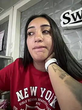 Snapshot of Hannahoff chatting on February 18, 2025, 12:37 am Hannahoff online show from February 18, 2025, 12:37 am