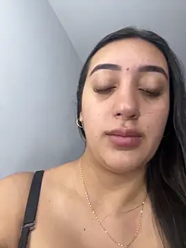 Snapshot of Hannahoff chatting on November 4, 2025, 9:40 pm Hannahoff online show from November 4, 2025, 9:40 pm