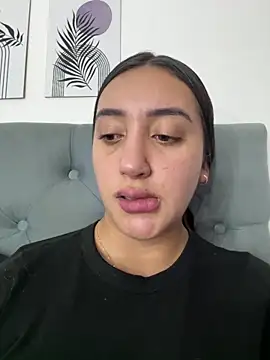 Snapshot of Hannahoff chatting on October 14, 2025, 2:12 am Hannahoff online show from October 14, 2025, 2:12 am