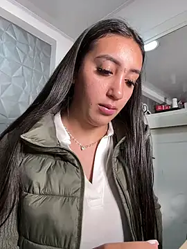 Snapshot of Hannahoff chatting on March 21, 2025, 4:28 am Hannahoff online show from March 21, 2025, 4:28 am