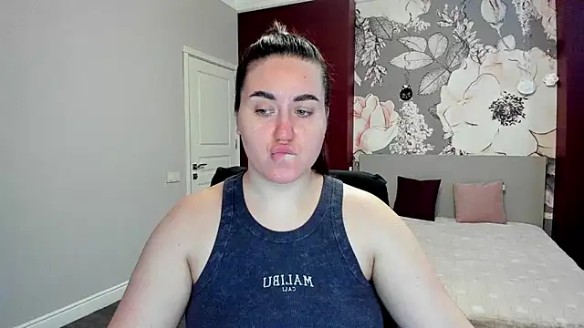 Roxie Bradley online show from March 4, 2026, 6:43 am