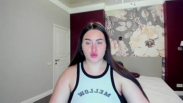 Roxie Bradley online show from October 17, 2025, 5:44 am