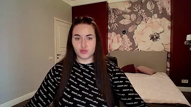 Roxie Bradley online show from October 6, 2025, 5:41 am