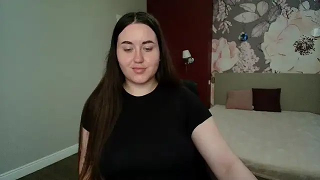 Snapshot of Roxie_Bradley chatting on May 11, 2026, 5:53 am Roxie Bradley online show from May 11, 2026, 5:53 am