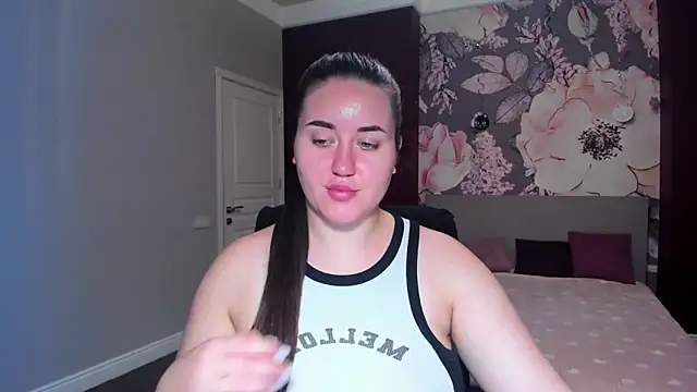 Roxie Bradley online show from September 19, 2025, 5:55 am