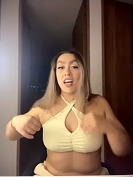 Im sophiie online show from April 16, 2026, 6:58 am