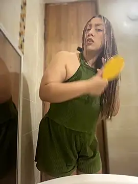 Im sophiie online show from December 18, 2025, 6:18 am