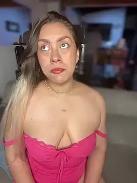 Im sophiie online show from March 8, 2025, 9:17 am